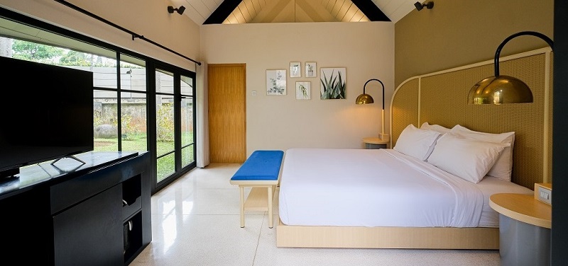 click to enlarge Cabin standard