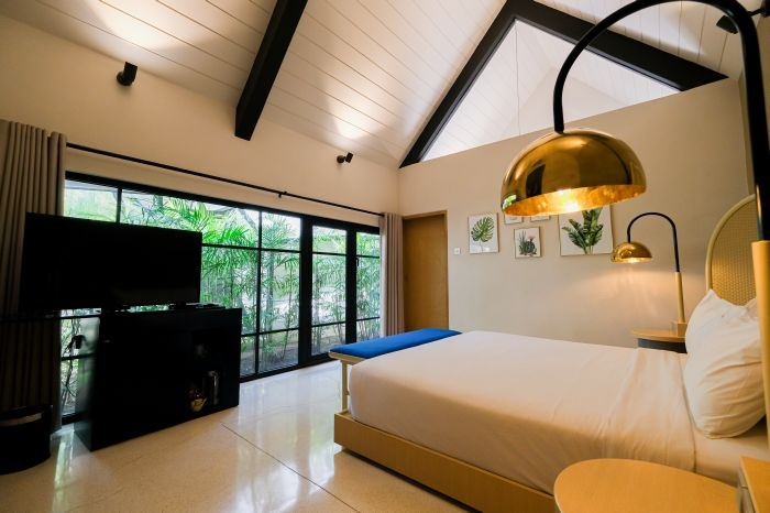 click to enlarge Cabin standard